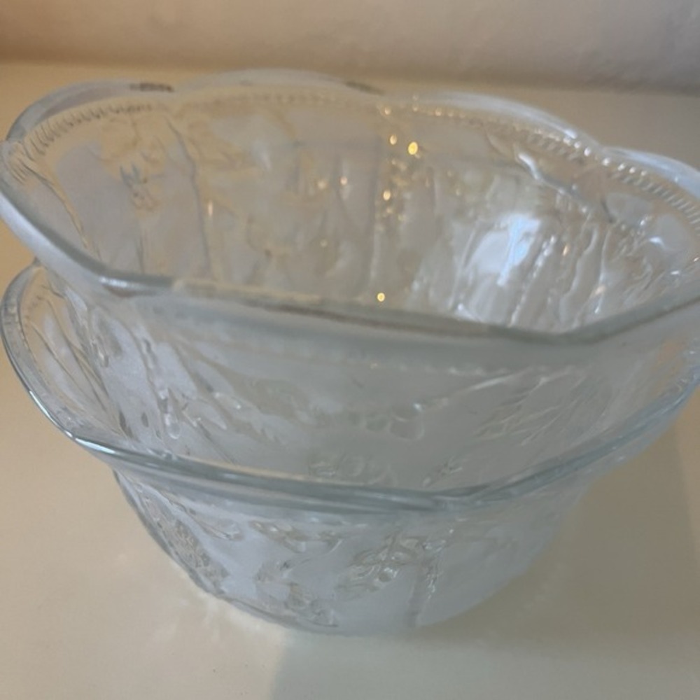 KIG Indonesia Clear Pressed Glass Embossed Floral Leaf Pattern 2 5.5" Bowls VTG